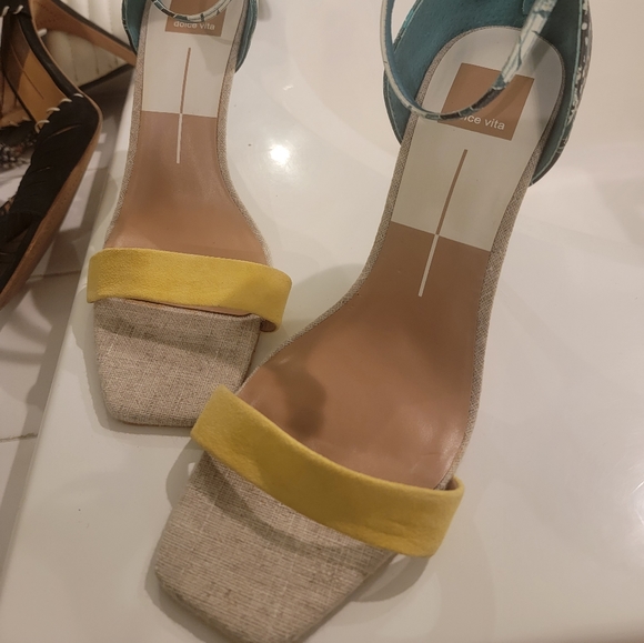 Dolce Vita Halo Palm Heels - Picture 4 of 6